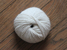 Charger l&#39;image dans la galerie, Laine à tricoter en laine d&#39;Alpaga
