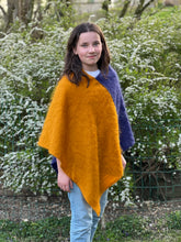 Charger l&#39;image dans la galerie, Ponchos tissés Mohair de chevreaux

